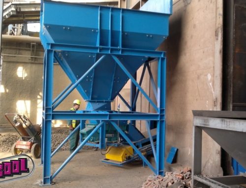 Bauxite hopper with material weighing into the line for screening of coke and briquettes in the plant of ČASTOLOVICE